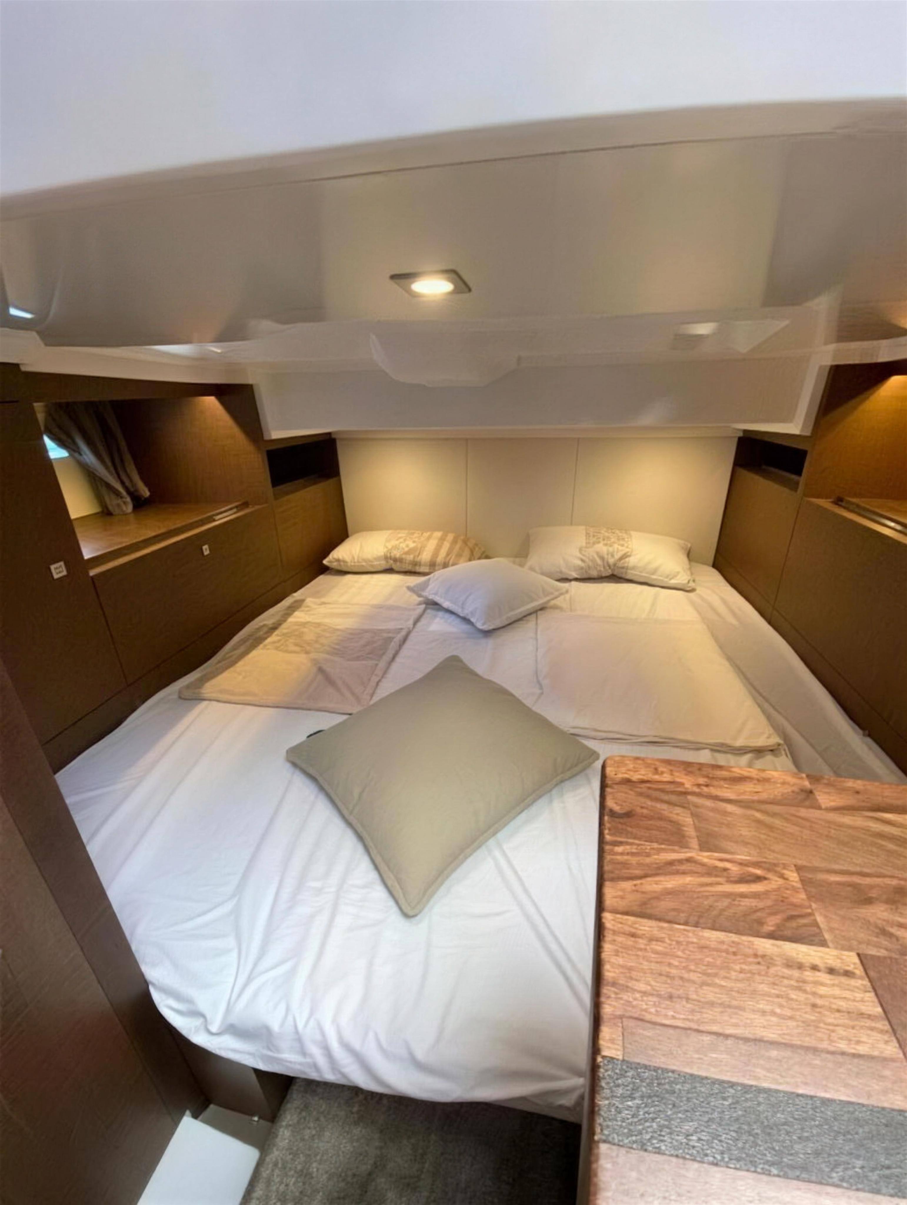 The double berth in the forward cabin